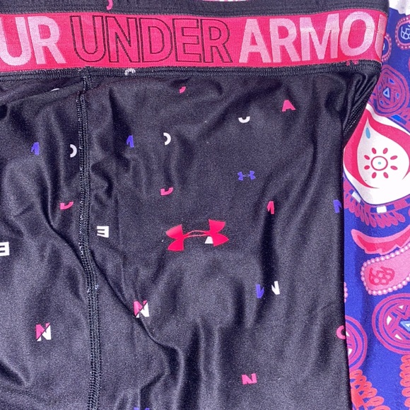 UNDER ARMOUR CAPRI LENGTH - Picture 2 of 2
